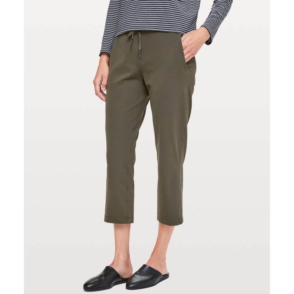 Lululemon On the Fly Crop 23" Pants Dark Olive Green Luxtreme Size 4 W5ATES